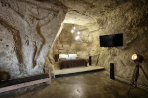Chez Les Grottes